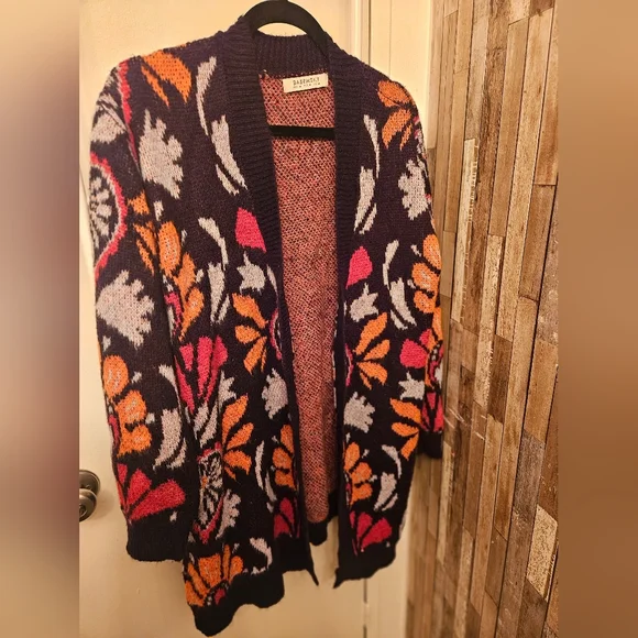 Vintage Euro 70s Basement Wrap - Picture 1 of 6